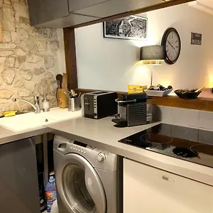 https://lovely-studio-heart-of-le-marais-apartment.fr-paris.fr